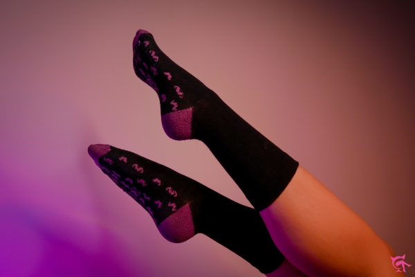 Longue chaussette noir et violette